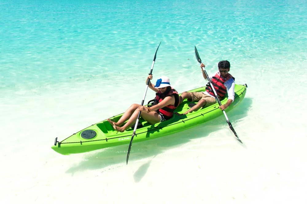 Couple enjoying Dubai's Kayaking Tour