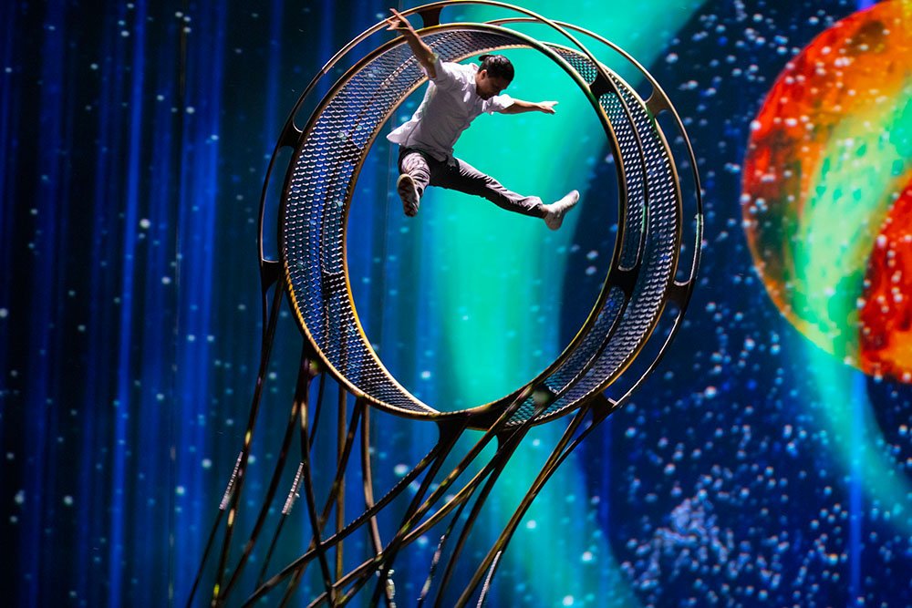 Artist's mind-blowing stage show at La Perle by Dragone in Dubai